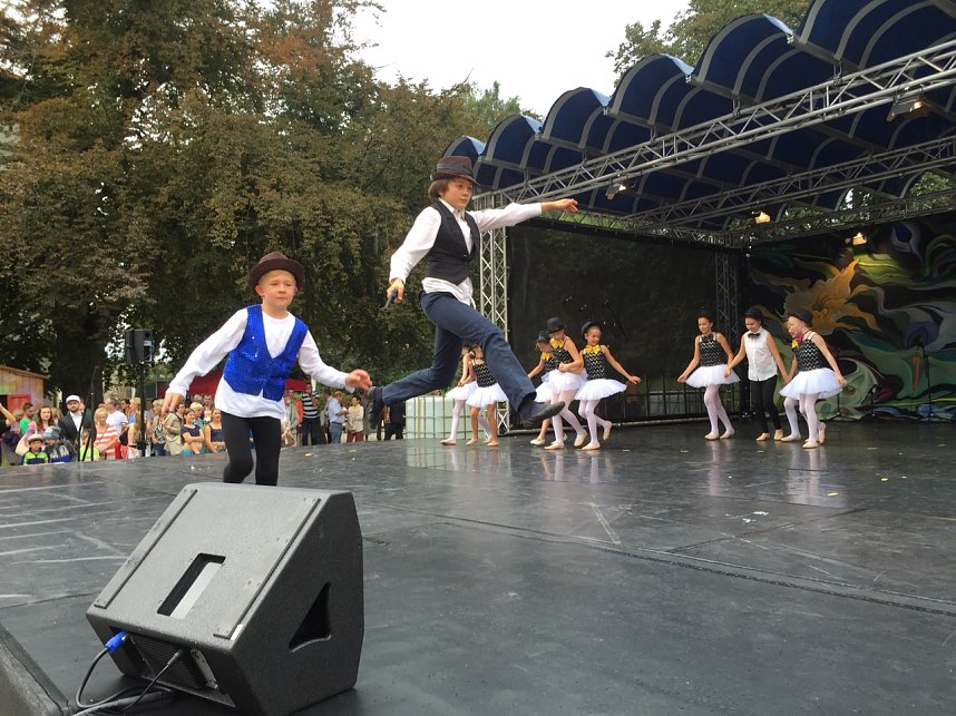 Zeitreise mit dem Tanzstudio Radeva