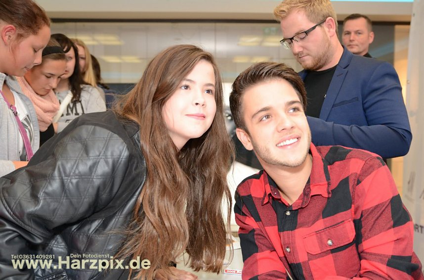 Luca H&auml;nni in der Marktpassage