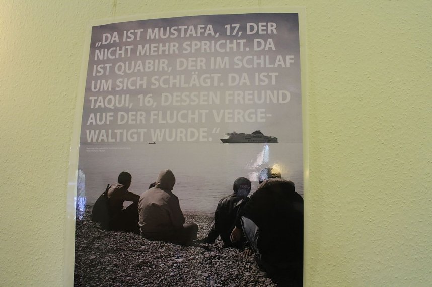 Ausstellung "Asyl ist Menschenrecht" im Foyer des Landratsamtes
