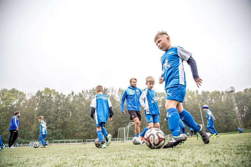 Fu&szlig;ball-Ferien-Camp im AKS