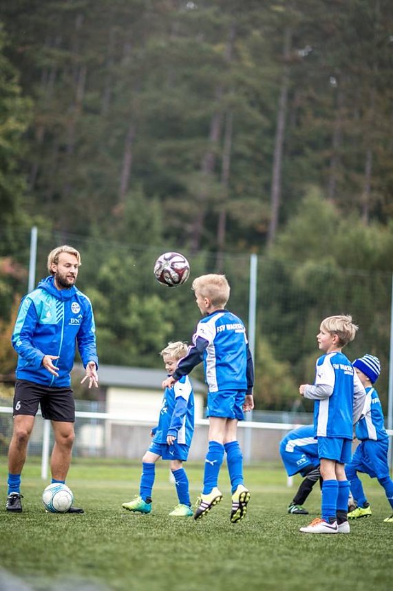 Fu&szlig;ball-Ferien-Camp im AKS