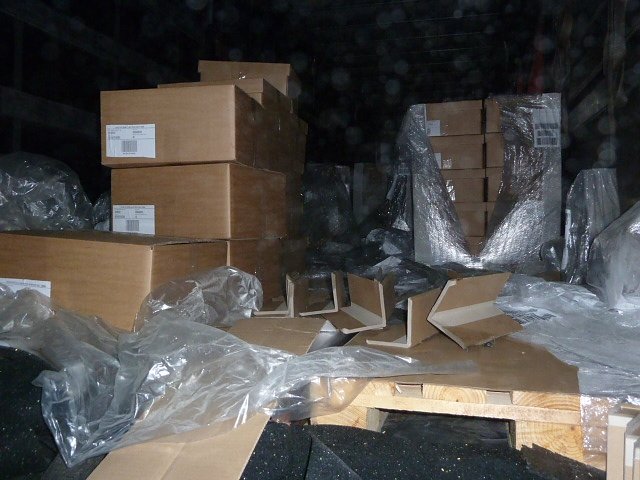 Planen aufgeschlitzt