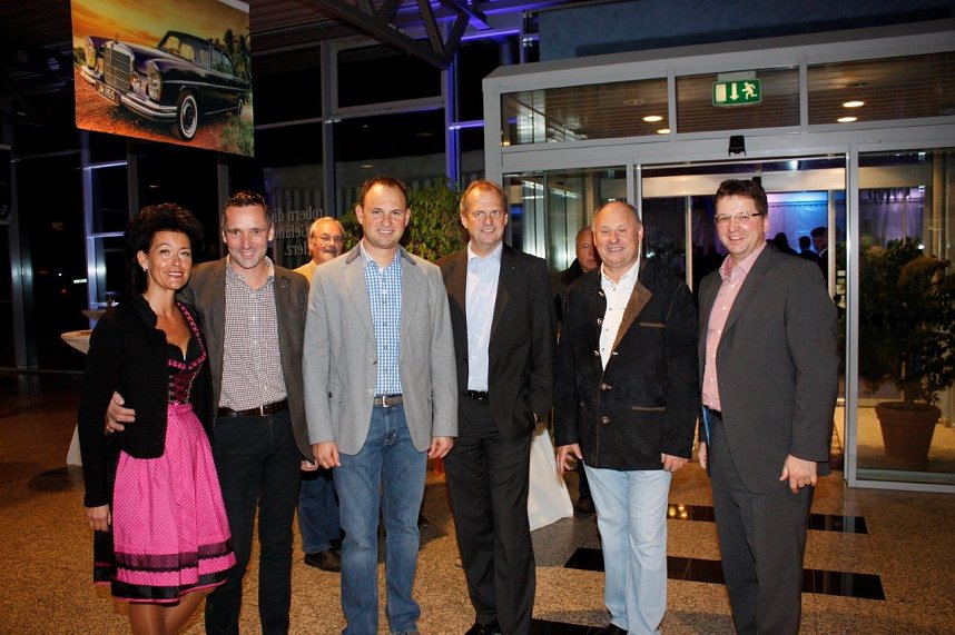 Gewichtiger Gast zum Oktoberfest im Autohaus Peter