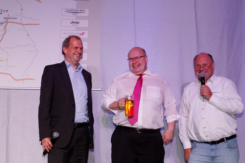 Gewichtiger Gast zum Oktoberfest im Autohaus Peter