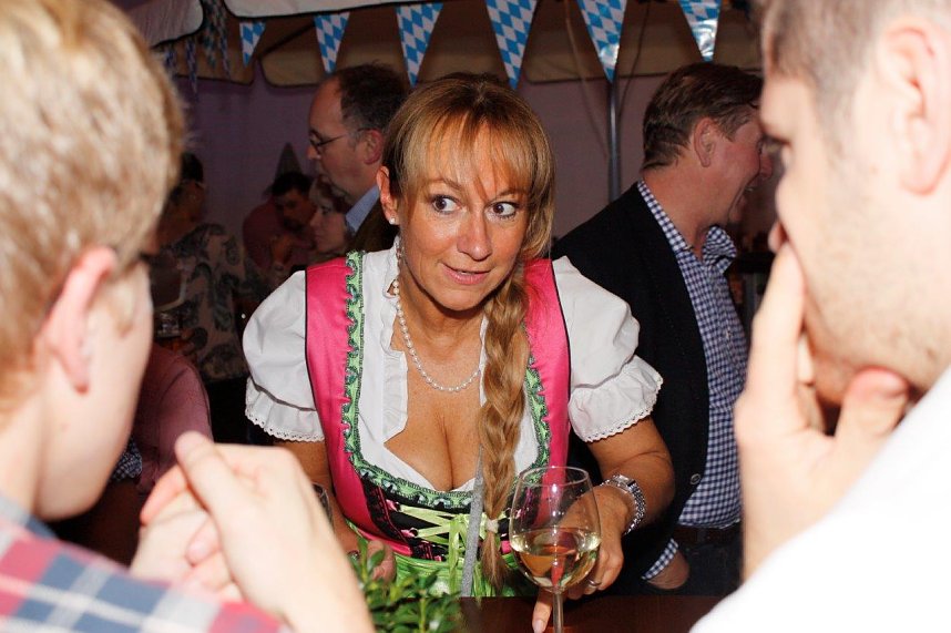 Gewichtiger Gast zum Oktoberfest im Autohaus Peter