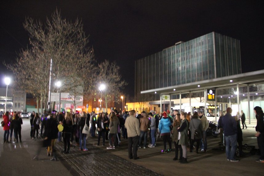 B&uuml;ndnis gegen Rechtsextremismus demonstriert gegen AfD Kundgebung