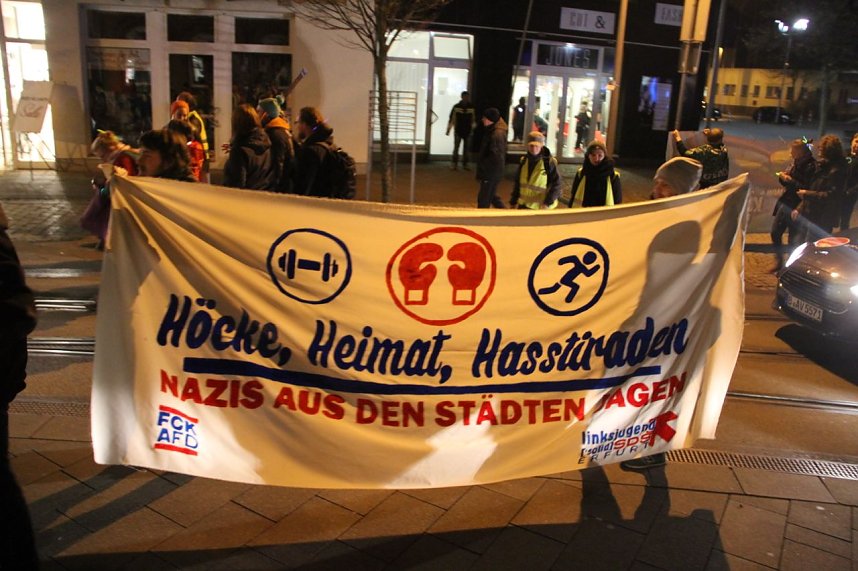 B&uuml;ndnis gegen Rechtsextremismus demonstriert gegen AfD Kundgebung