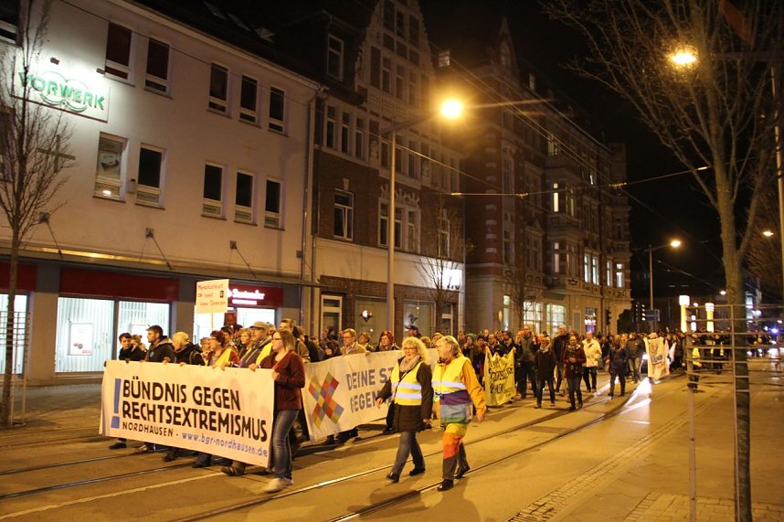 B&uuml;ndnis gegen Rechtsextremismus demonstriert gegen AfD Kundgebung