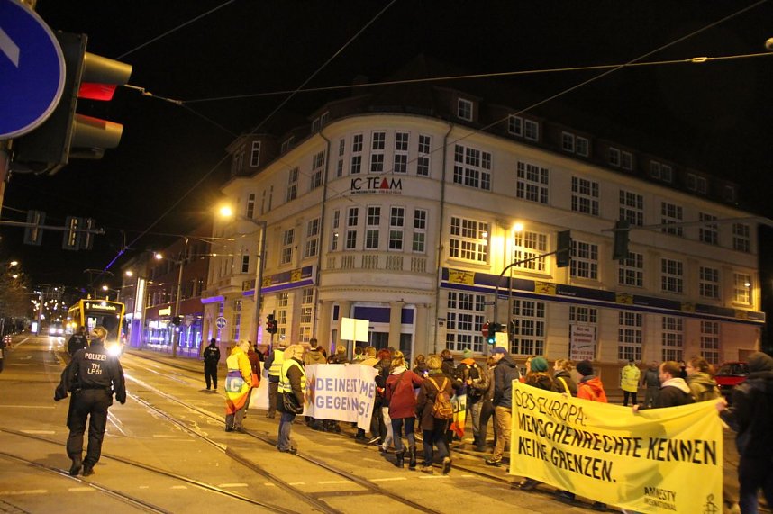 B&uuml;ndnis gegen Rechtsextremismus demonstriert gegen AfD Kundgebung