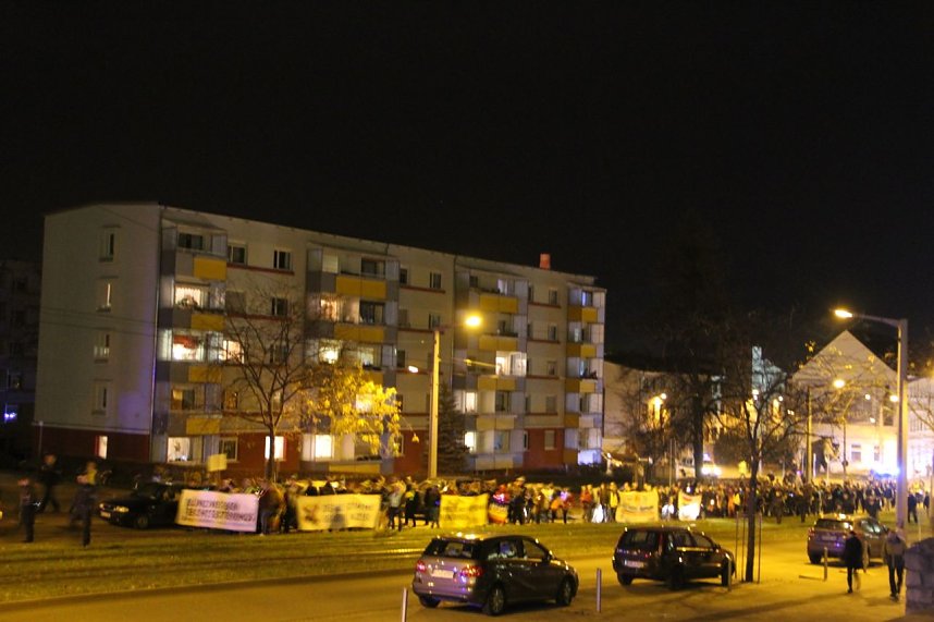 B&uuml;ndnis gegen Rechtsextremismus demonstriert gegen AfD Kundgebung