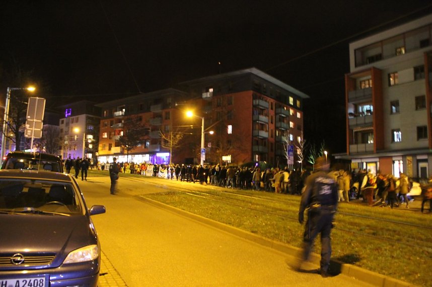 B&uuml;ndnis gegen Rechtsextremismus demonstriert gegen AfD Kundgebung