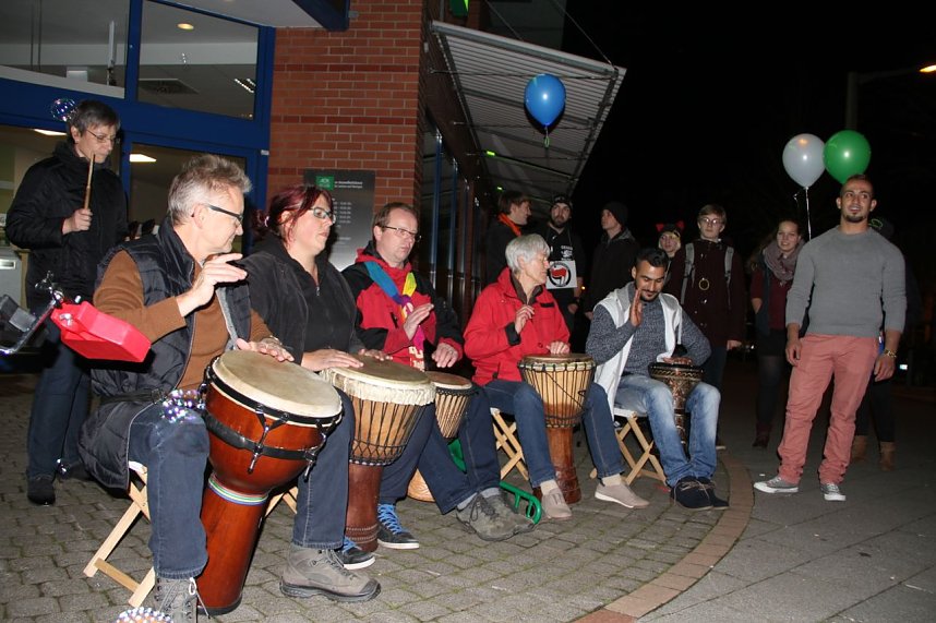 B&uuml;ndnis gegen Rechtsextremismus demonstriert gegen AfD Kundgebung