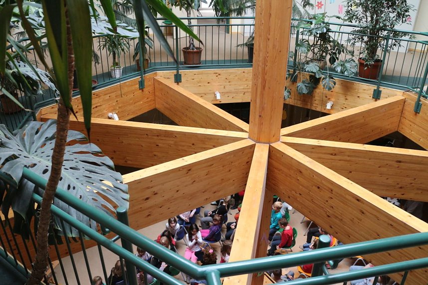 An der Grundschule Niedersachswerfen wurden heute Bienenfreunde ausgezeichnet