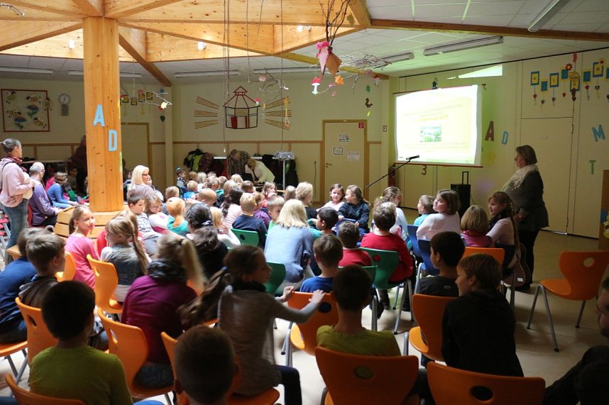 An der Grundschule Niedersachswerfen wurden heute Bienenfreunde ausgezeichnet