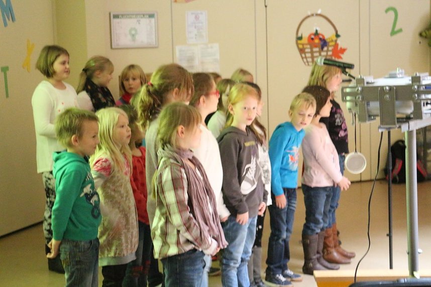 An der Grundschule Niedersachswerfen wurden heute Bienenfreunde ausgezeichnet