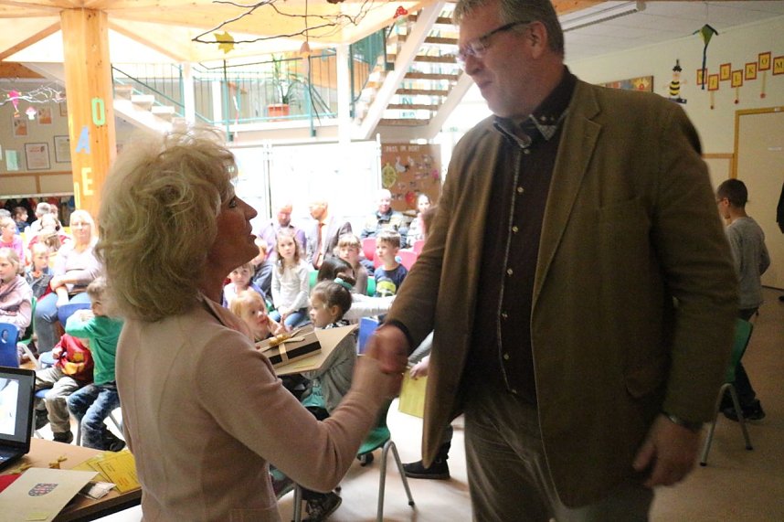 An der Grundschule Niedersachswerfen wurden heute Bienenfreunde ausgezeichnet
