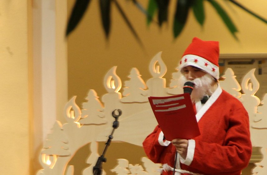 Vom Advenstkranz bis zum selbstgebackenen Pl&auml;tzchen konnte man auf dem Weihnachtsbasar der Nordh&auml;user Petersbergschule viel entdecken und naschen