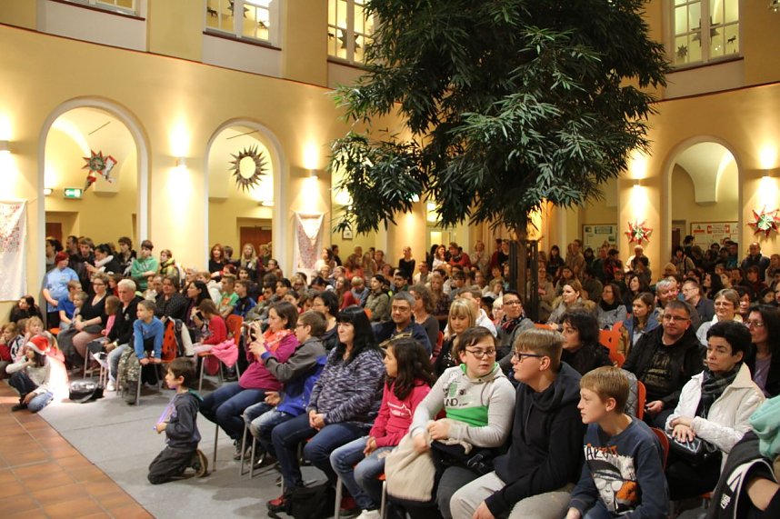 Vom Advenstkranz bis zum selbstgebackenen Pl&auml;tzchen konnte man auf dem Weihnachtsbasar der Nordh&auml;user Petersbergschule viel entdecken und naschen