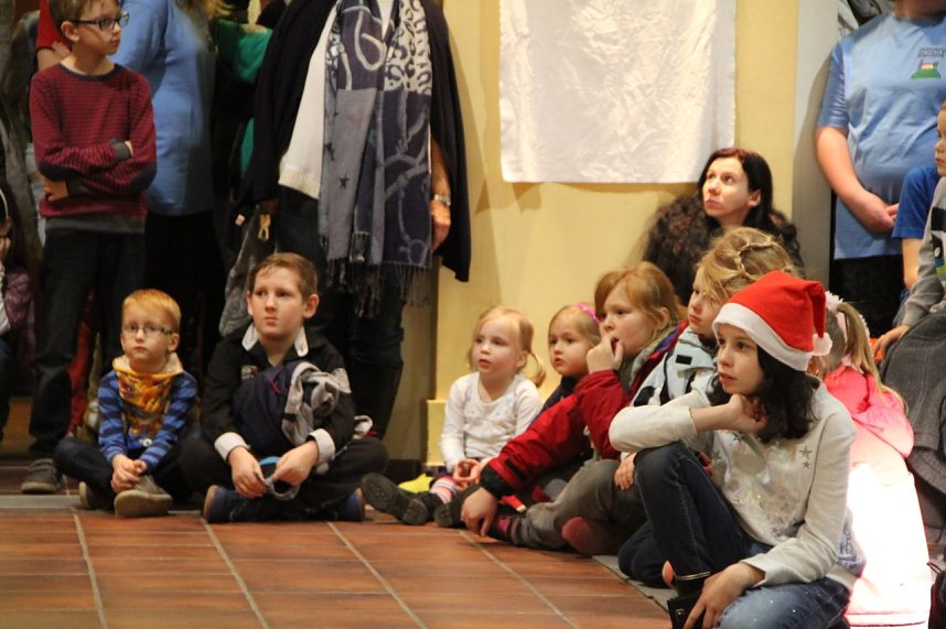 Vom Advenstkranz bis zum selbstgebackenen Pl&auml;tzchen konnte man auf dem Weihnachtsbasar der Nordh&auml;user Petersbergschule viel entdecken und naschen