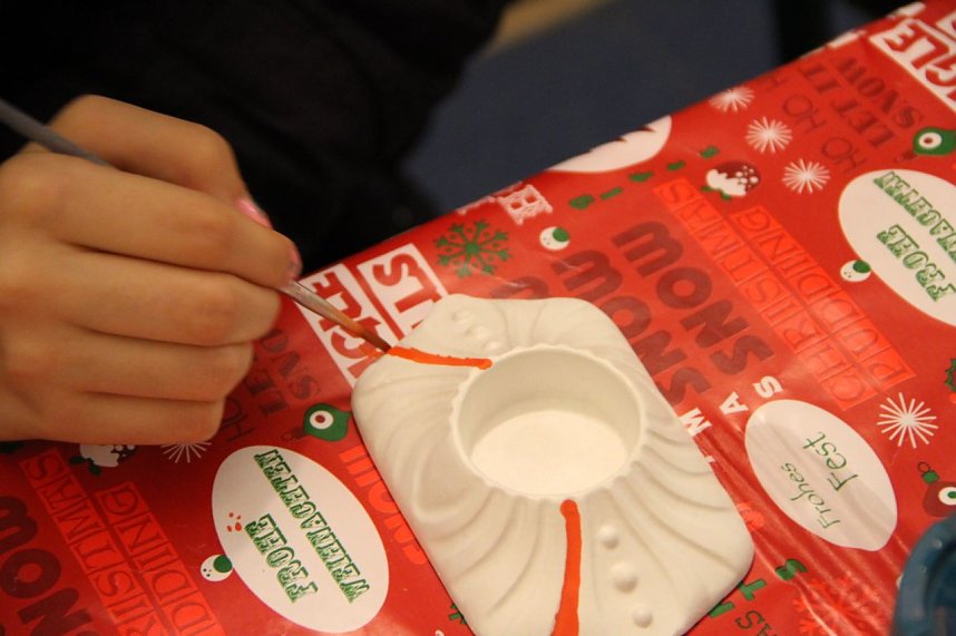 Vom Advenstkranz bis zum selbstgebackenen Pl&auml;tzchen konnte man auf dem Weihnachtsbasar der Nordh&auml;user Petersbergschule viel entdecken und naschen