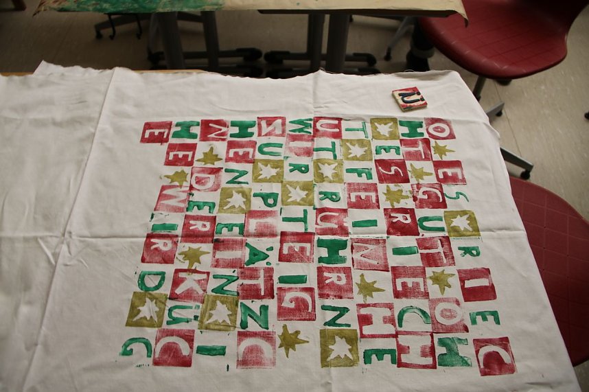 Vom Advenstkranz bis zum selbstgebackenen Pl&auml;tzchen konnte man auf dem Weihnachtsbasar der Nordh&auml;user Petersbergschule viel entdecken und naschen