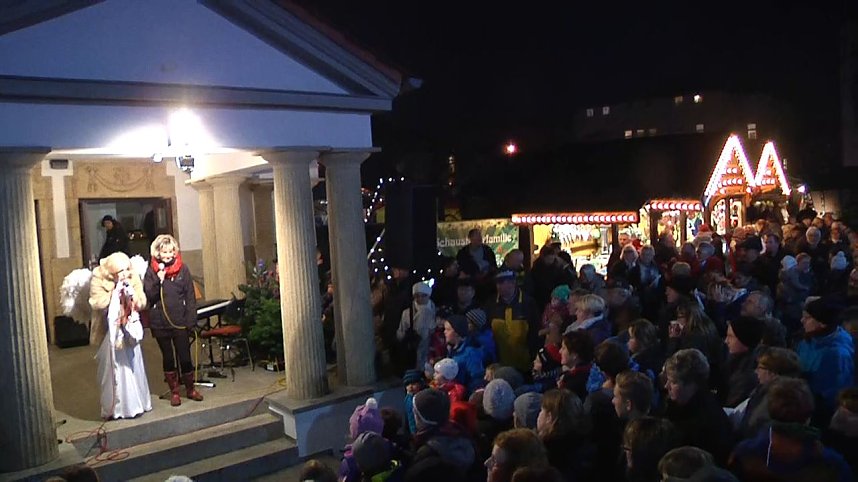 Gemeinsam f&uuml;r den Frieden gesungen - der Chor des Nordh&auml;user Theaters sang mit dem Publikum