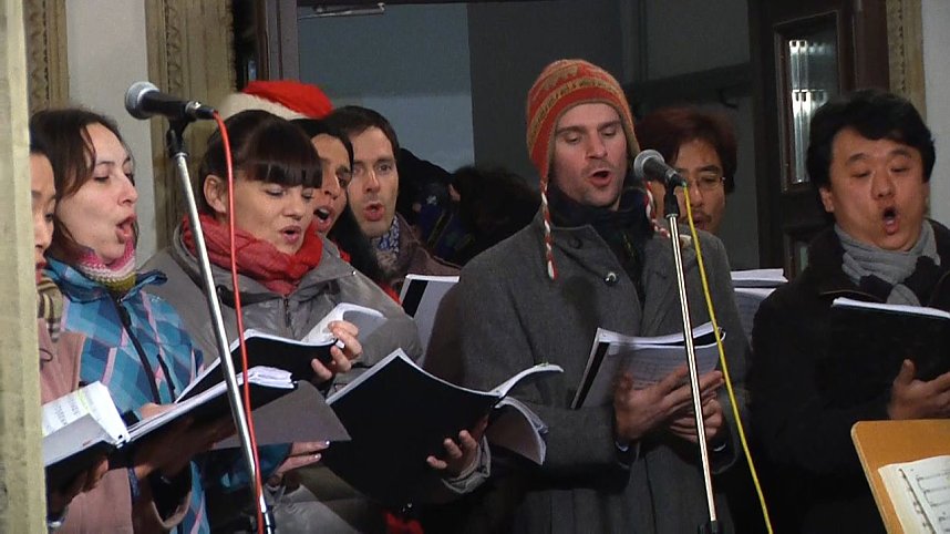 Gemeinsam f&uuml;r den Frieden gesungen - der Chor des Nordh&auml;user Theaters sang mit dem Publikum