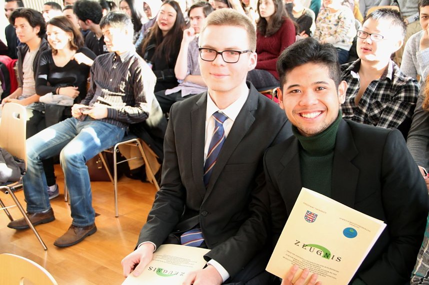 Die Absolventen des Studienkollegs erhielten heute ihre Zeugnisse