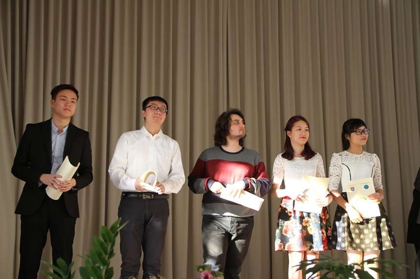 Die Absolventen des Studienkollegs erhielten heute ihre Zeugnisse