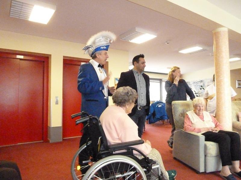 Ellricher Karnevalsverein &uuml;berraschte Asternhof Bewohner