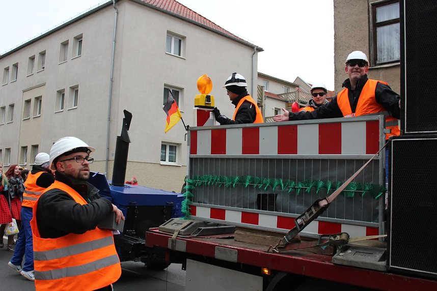 N&auml;rrinnen und Narren trotzen Wetter (1)