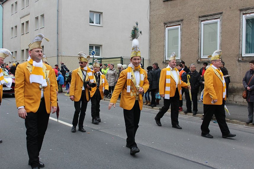 N&auml;rrinnen und Narren trotzen Wetter (1)
