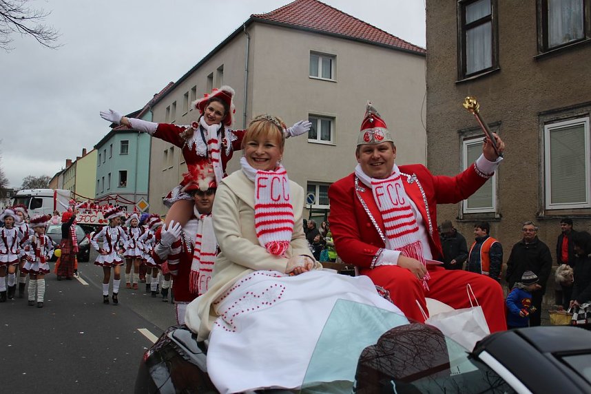 N&auml;rrinnen und Narren trotzen Wetter (1)