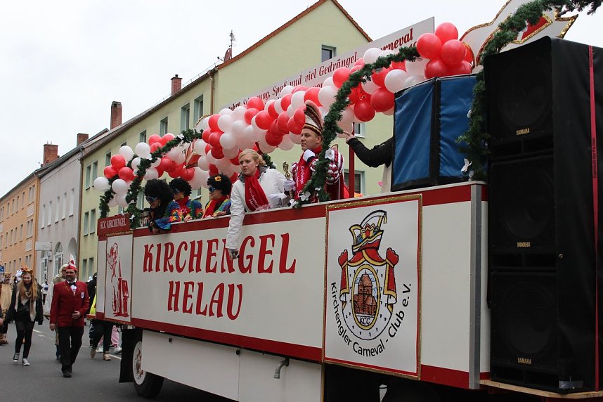 N&auml;rrinnen und Narren trotzen Wetter (2)