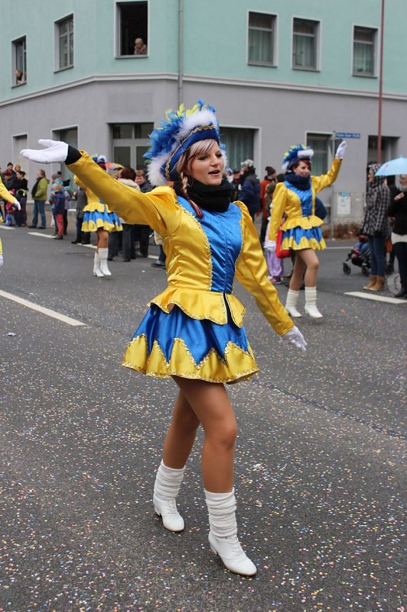 N&auml;rrinnen und Narren trotzen Wetter (2)