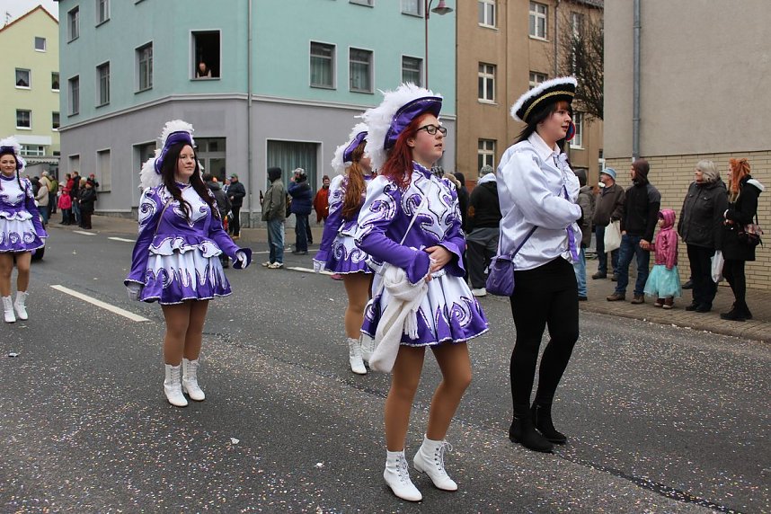 N&auml;rrinnen und Narren trotzen Wetter (2)