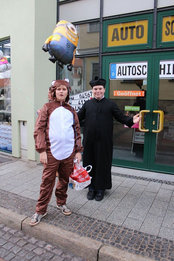 N&auml;rrinnen und Narren trotzen Wetter (2)