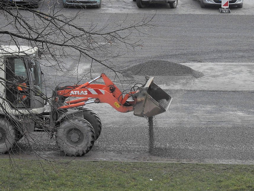 Ausbesserungsarbeiten auf dem August-Bebel-Platz