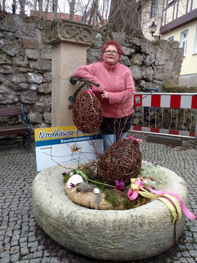 Die ersten Brunnen sind geschm&uuml;ckt