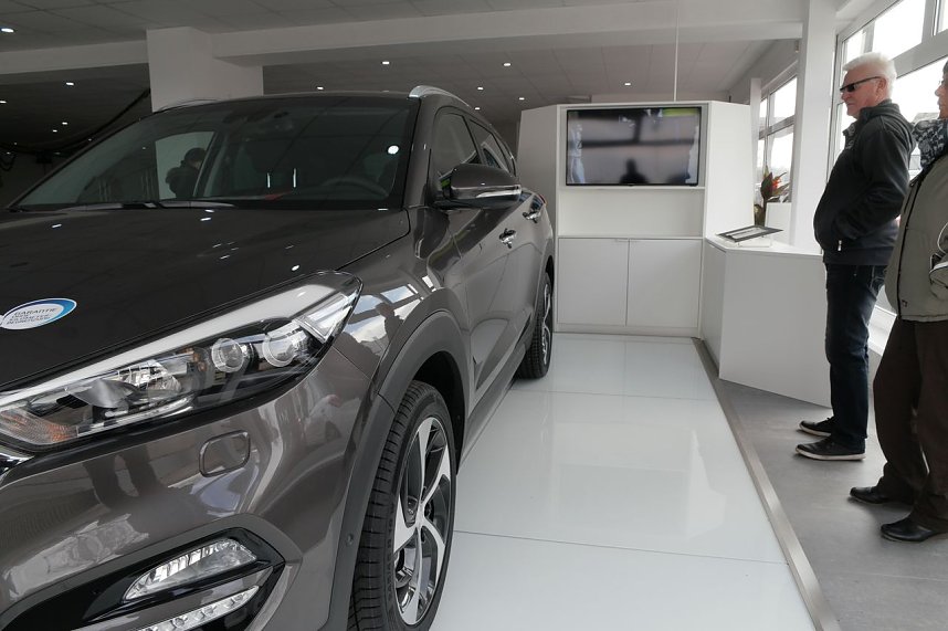 Neue Modelle in neuem Ambiente