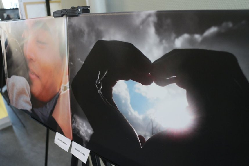 Zwei Monate fotografierten 14 Kinder und Jugendliche aus Deutschland, Afghanistan und Syrien und lernten sich kennenund