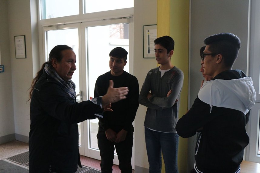 Zwei Monate fotografierten 14 Kinder und Jugendliche aus Deutschland, Afghanistan und Syrien und lernten sich kennenund