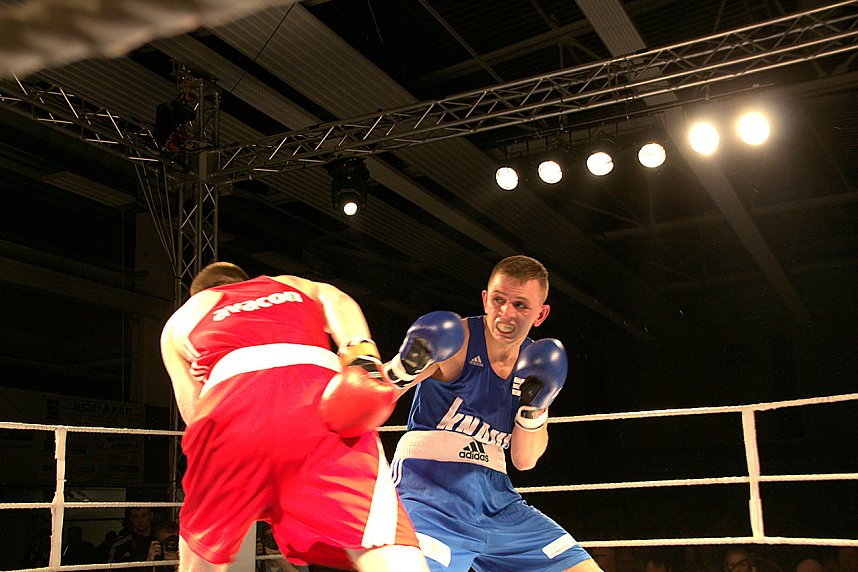 Boxnacht in der Nordh&auml;user Ballspielhalle