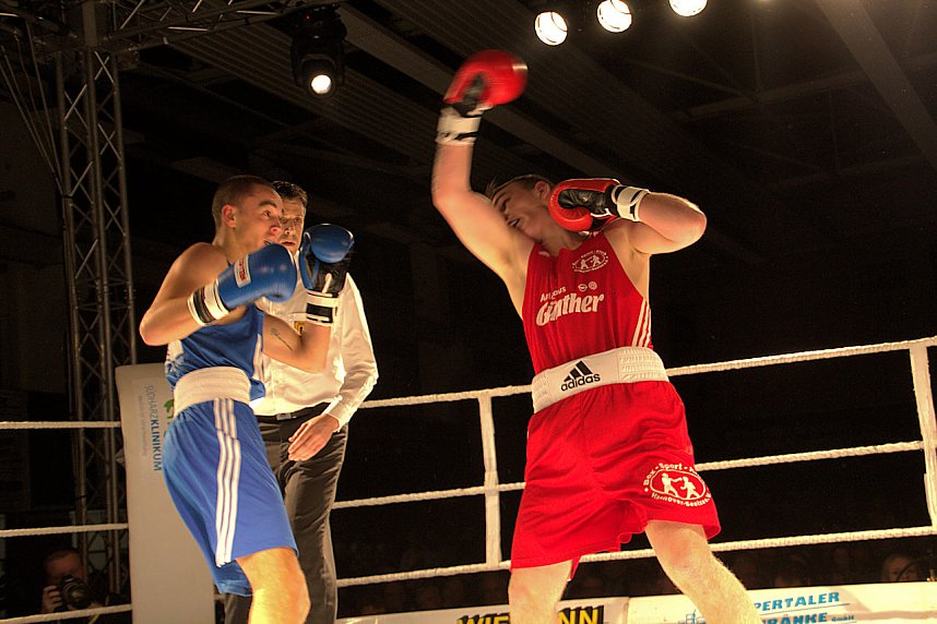 Boxnacht in der Nordh&auml;user Ballspielhalle