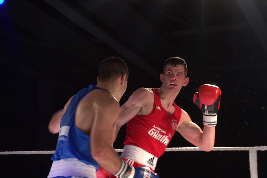 Boxnacht in der Nordh&auml;user Ballspielhalle