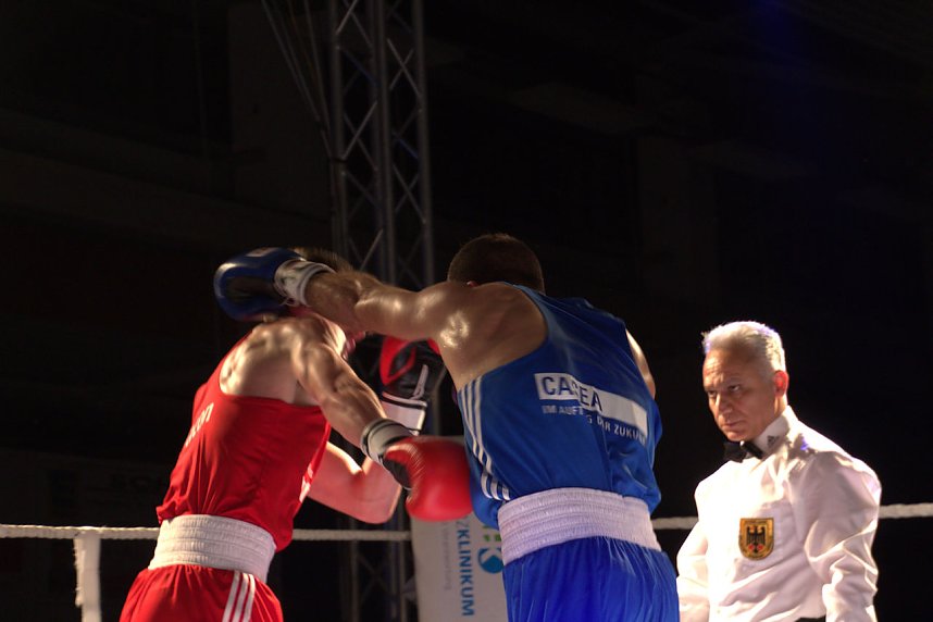 Boxnacht in der Nordh&auml;user Ballspielhalle