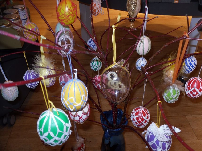 &Ouml;sterliche Kl&ouml;ppelkunst gibt es demn&auml;chst im Buchhaus Rose zu sehen