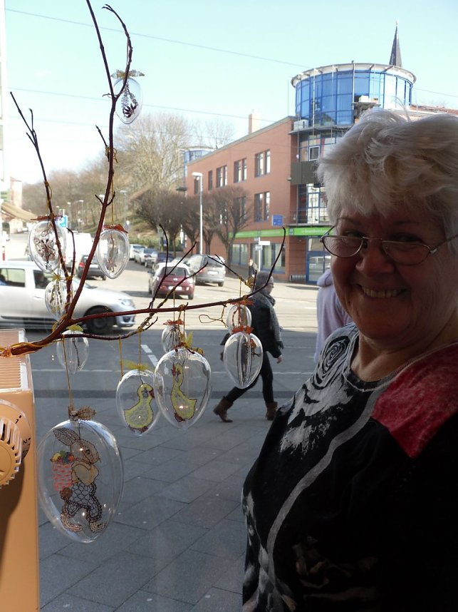 &Ouml;sterliche Kl&ouml;ppelkunst gibt es demn&auml;chst im Buchhaus Rose zu sehen