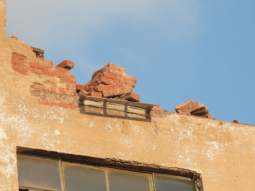 Abendlicht in der Ruine - Drei Steiff wird abgerissen