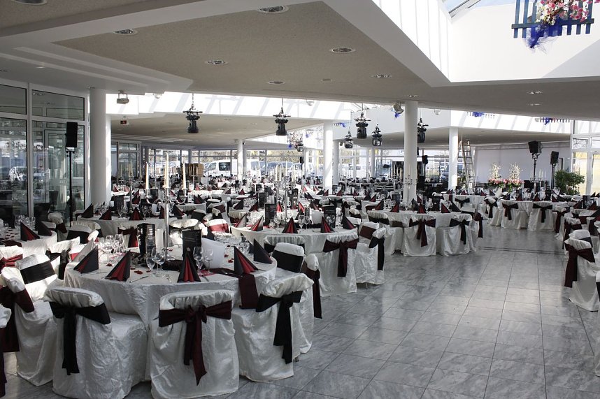 21. Fr&uuml;hlingsball im Autohaus Peter